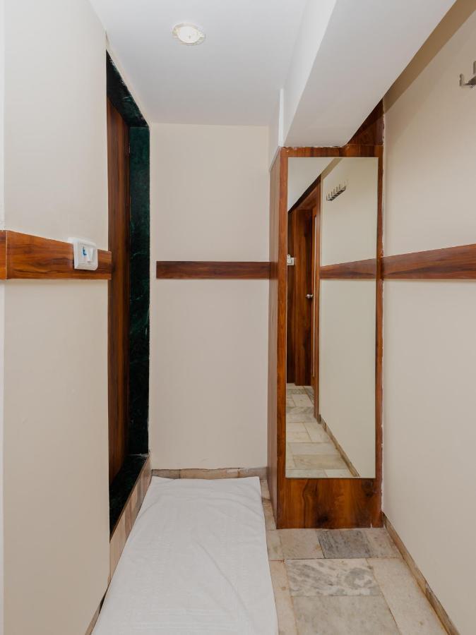 Hotel Kgn Near Cst Railway Station Mumbai And Haj House Mumbai Near Crawford Market Bombaim Exterior foto